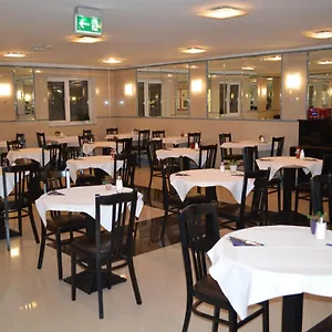 Donaustadt Kagran - At Metro U1 Hotel Vienna